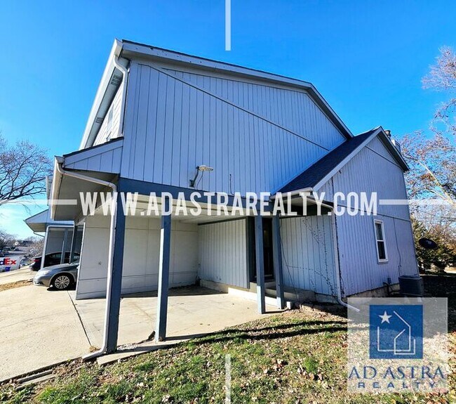 Foto del edificio - Nice 3 bed 1.5 bath townhouse in Olathe-Co...