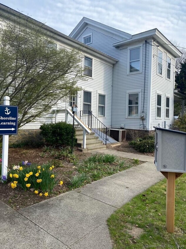 Foto principal - 144 Boston Post Rd