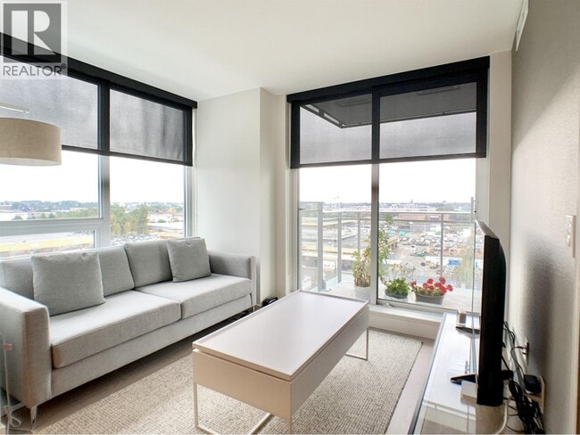 Building Photo - 433 SW Marine Dr