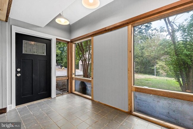 Building Photo - 22036 Oatlands Rd