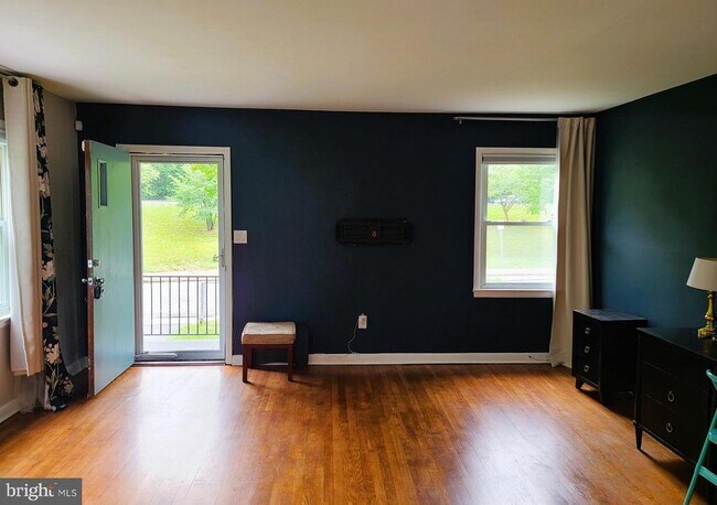 Foto del edificio - 5301 Powhatan St