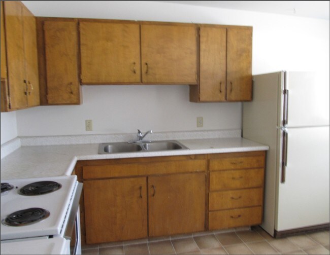  - 267 W Center St
