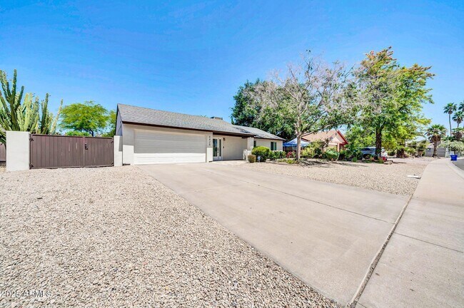 Building Photo - 6428 E Grandview Dr