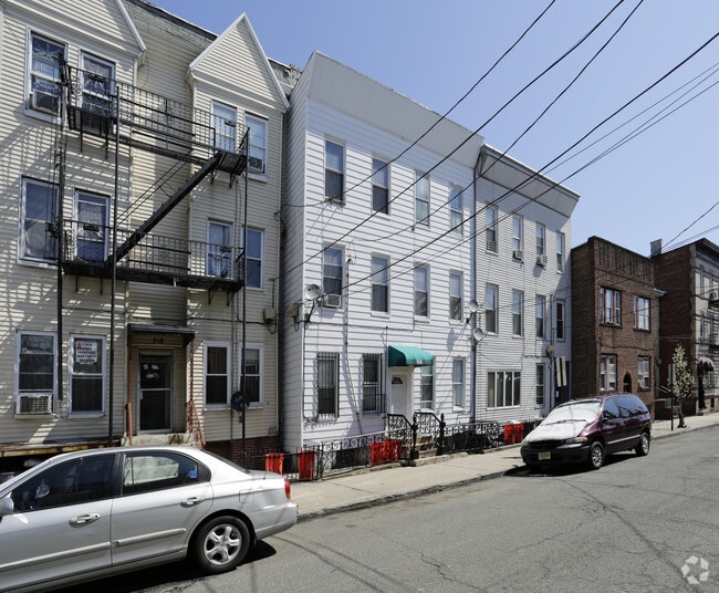 Building Photo - 514 11th St
