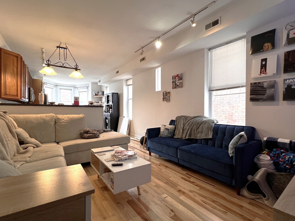 Primary Photo - 2544 W Girard Ave