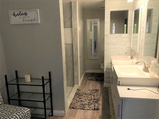 Foto del edificio - Furnished Studio