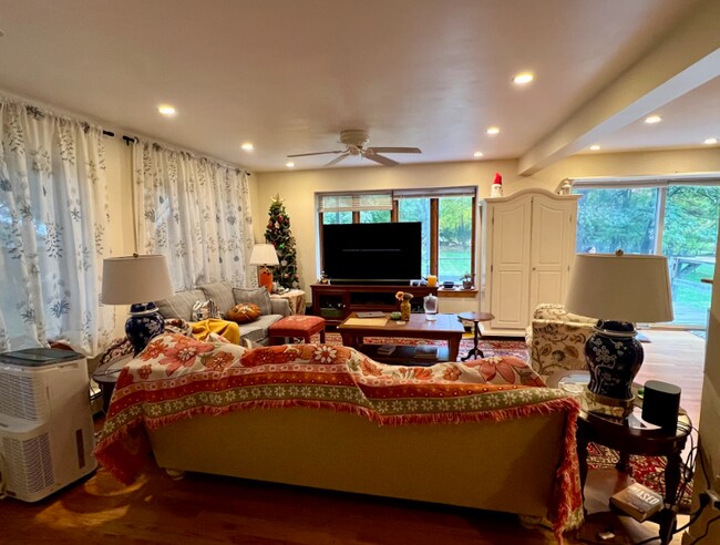 Foto del edificio - 46 Auburndale Ave