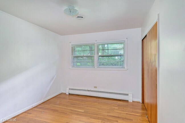 Building Photo - 3 br, 2 bath House - 1704 Yorktown Drive