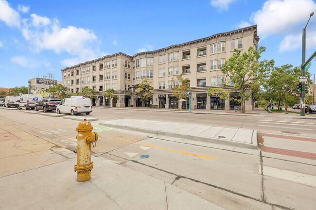 Building Photo - $1,530.00 - 1 Bed, 1 Bath Condo in Denver in Great Location!