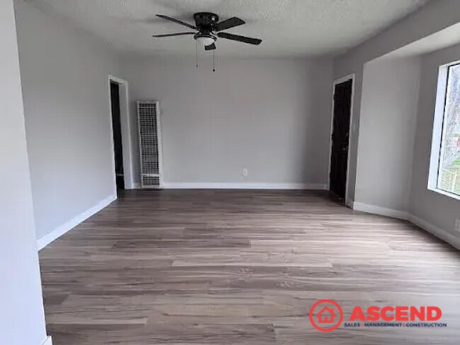 Foto del edificio - Charming 3-Bedroom Home with Gardener & Pest Control Included – Small Pets Welcome