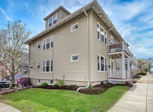 Building Photo - 1510 Centre St