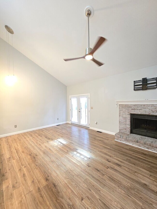 Building Photo - Located in desirable College Acres/Hillsdale area of Wilmington