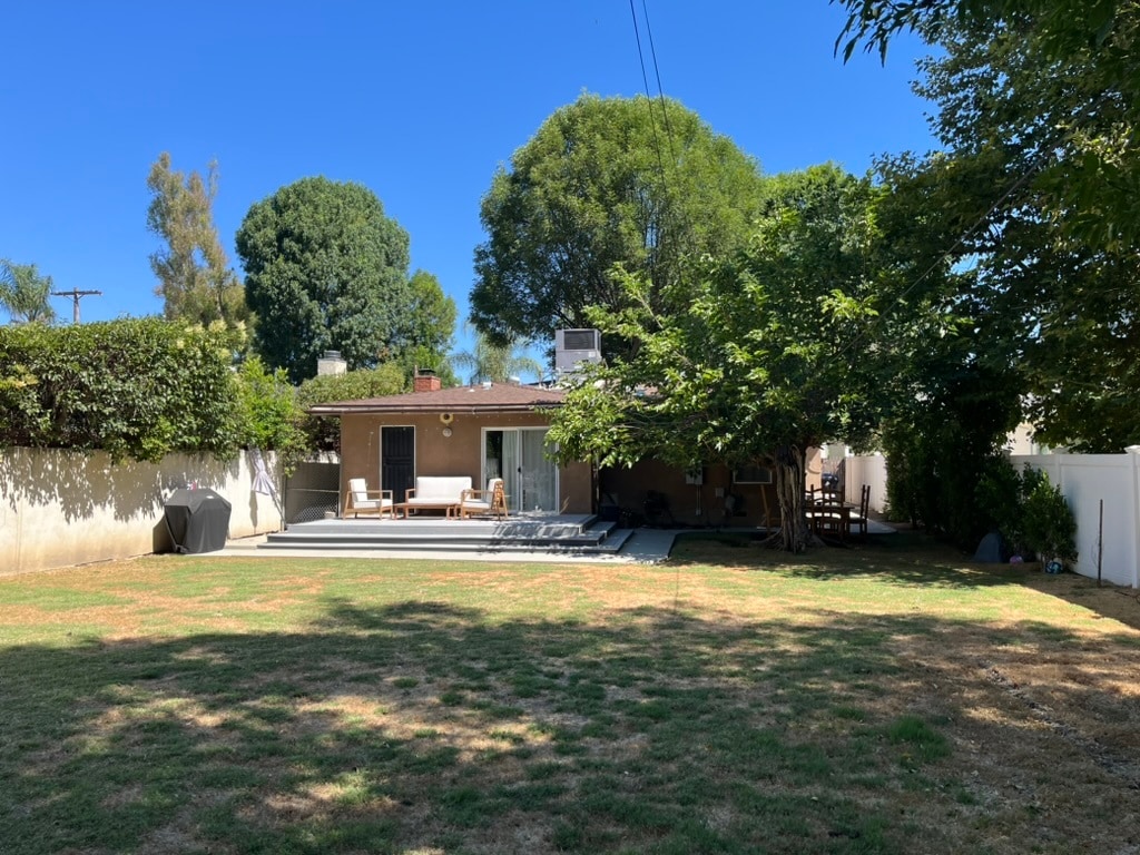 patio trasero tipo parque - 21050 Avenue San Luis