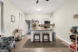 Building Photo - 954 Shackamaxon St