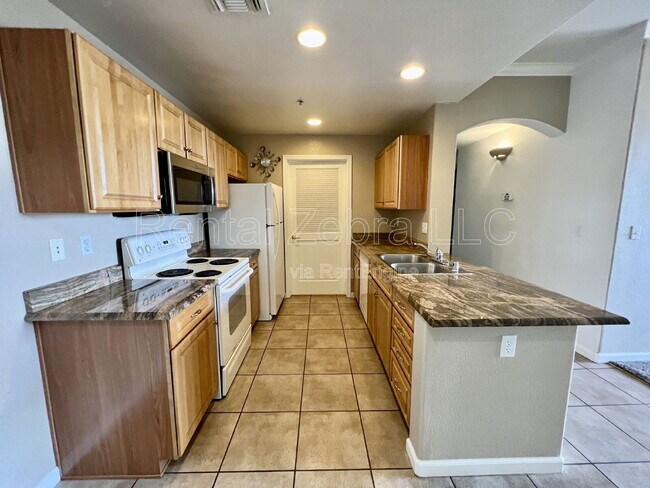 Foto del edificio - 1360 Shady Ln