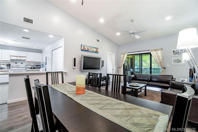 Building Photo - 9609 Riverside Dr