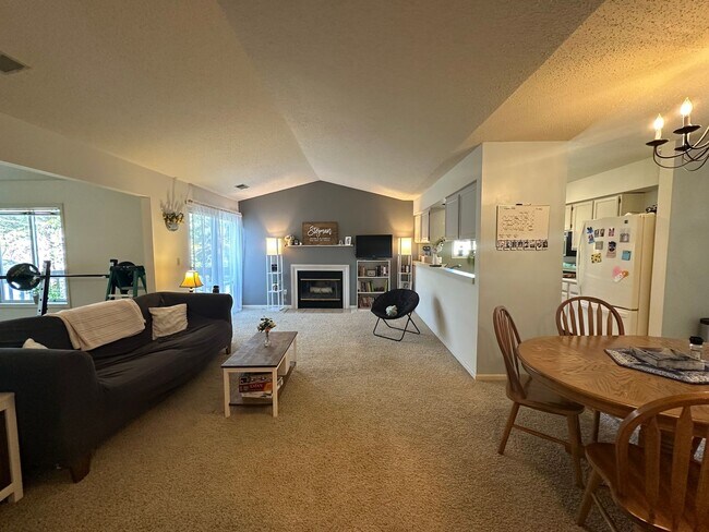 Building Photo - 3116 Windcrest Ct NE