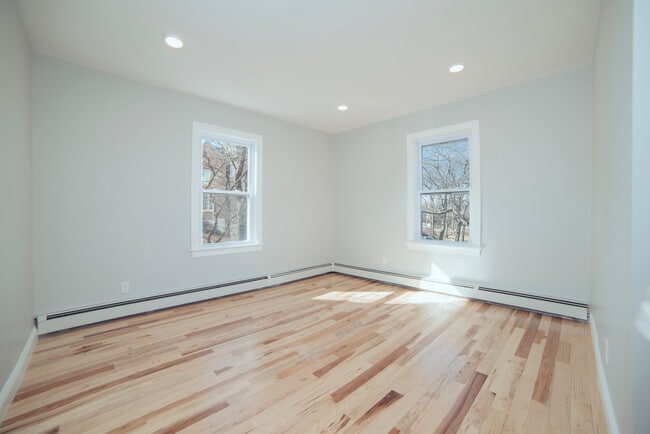 Building Photo - 25 Edison Grn