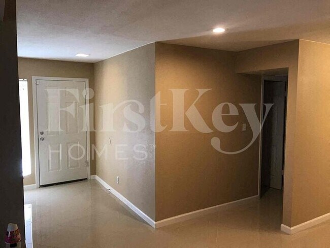 Foto del edificio - 6025 W Evans Dr