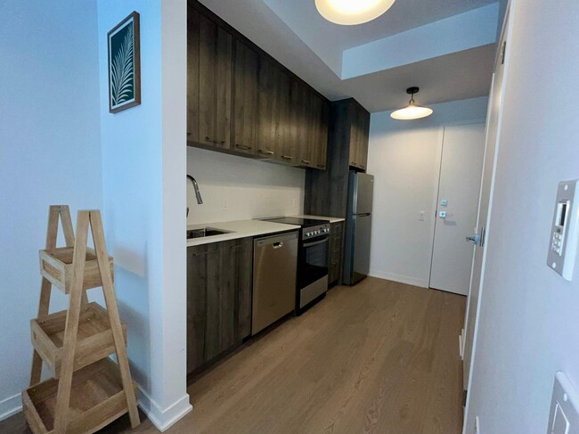 Building Photo - 1485 Rue Des Bassins