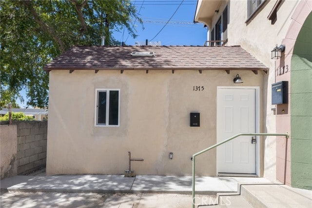 Foto del edificio - 1375 N Mentor Ave