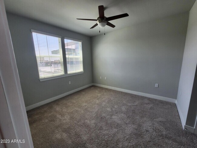 Foto del edificio - 1375 N 145th Ave