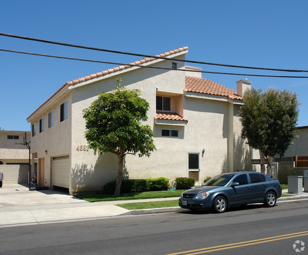 Building Photo - 4571-4581 Pearce St