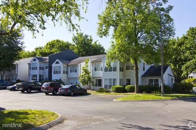 Building Photo - 2406 Hickory Club Dr