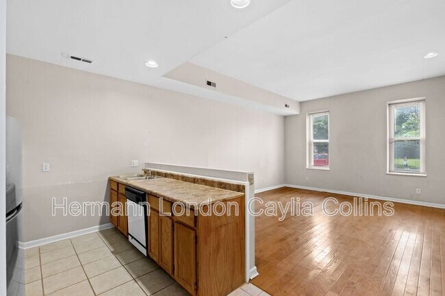 Foto del edificio - 1708 S Tucker Blvd