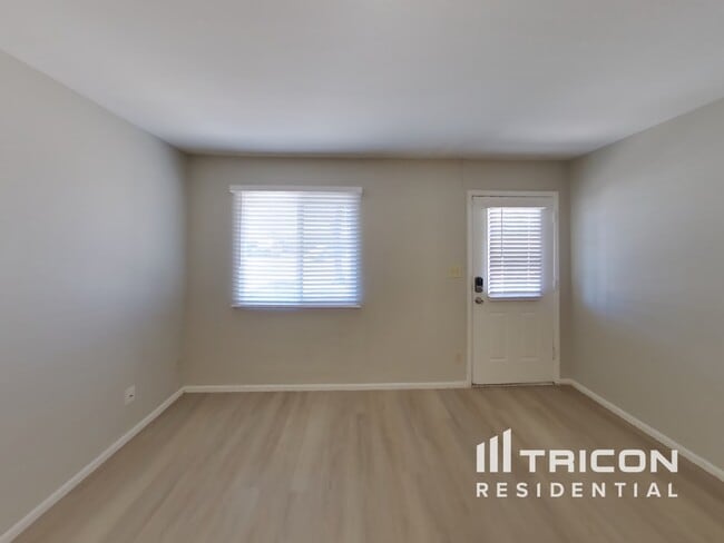 Foto del edificio - 3308 E Bloomfield Rd