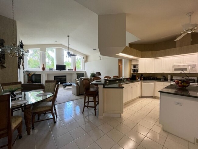 Foto del edificio - Golf Course  Fully furnished 4 bedroom 3 b...