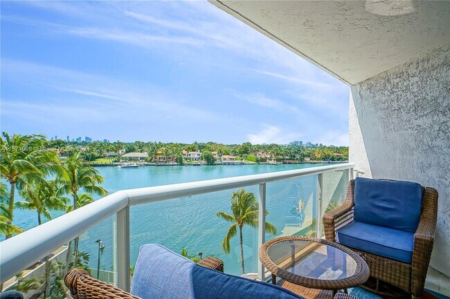 Foto del edificio - 5880 Collins Ave