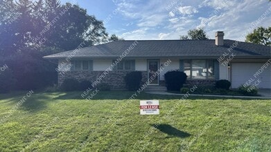 Building Photo - 9842 Poppy Dr