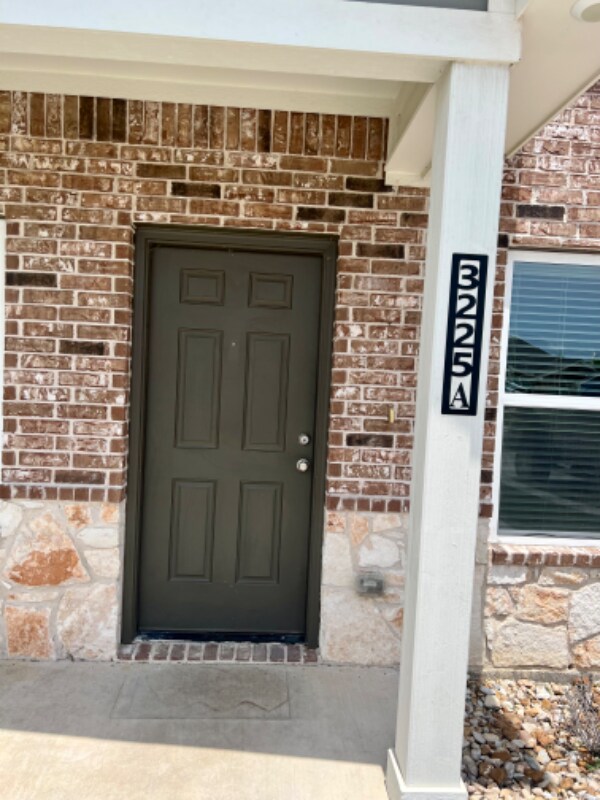 Building Photo - 3225 Belmont Dr