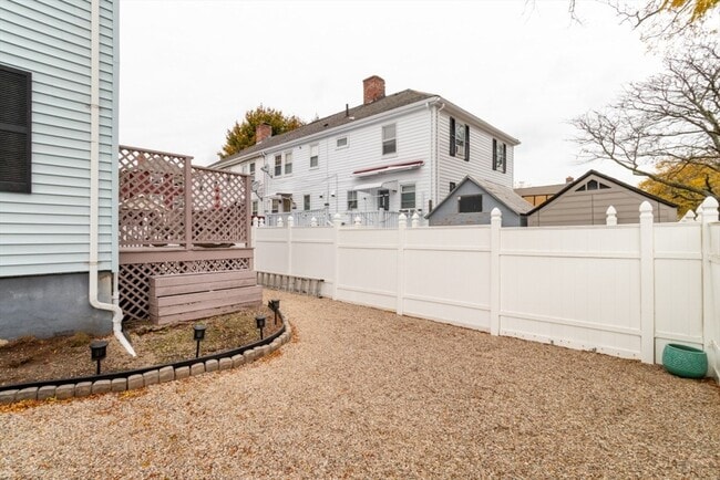 Foto del edificio - 1 Bay State Rd