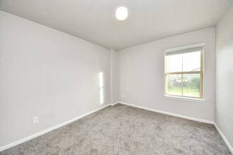 Building Photo - 18319 Pin Oak Lake Dr