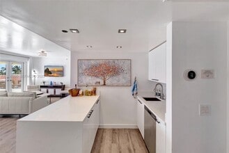 Building Photo - 834 Ocean Dr