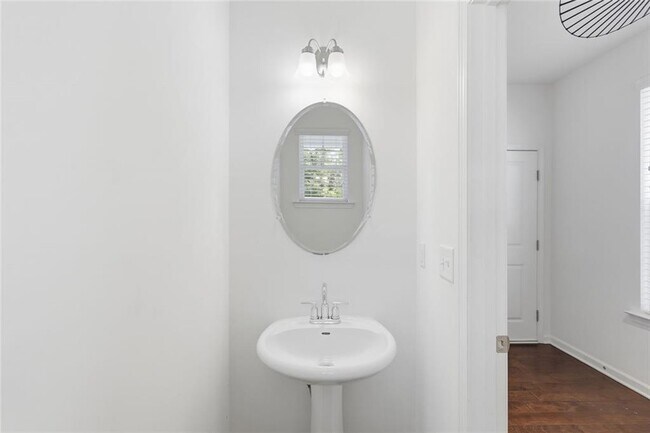 Foto del edificio - 586 Morrow Ln
