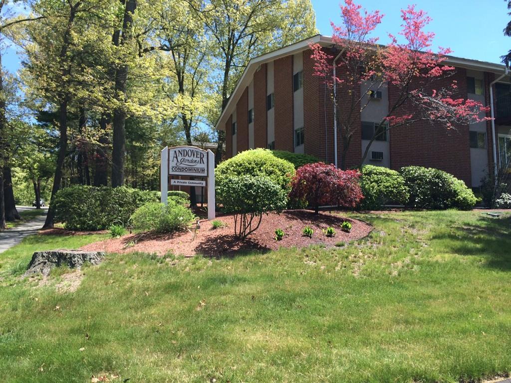 Primary Photo - 10 Longwood Dr