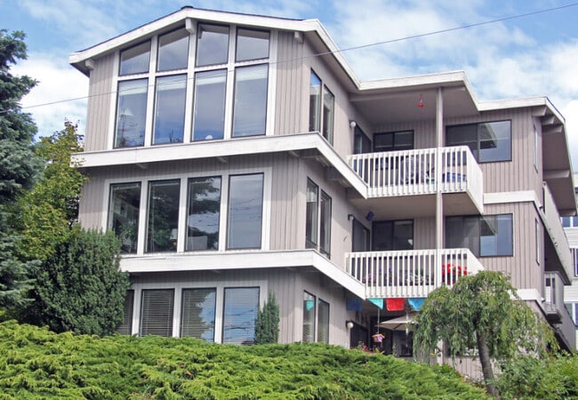 Quiet neighborhood - 1408 10th Ave W