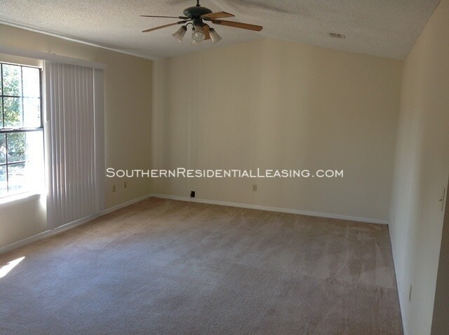 Foto del edificio - 10570 Bridge Creek Dr