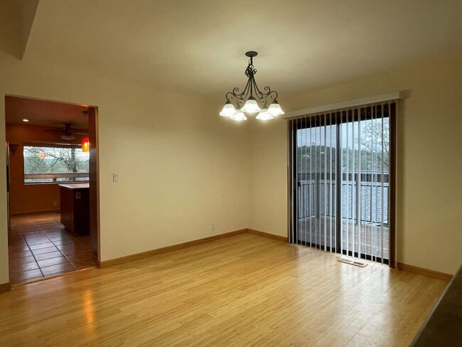 Building Photo - 3 bedroom 3 bath plus a large room downstairs in Lake Wildwood, Penn Valley, CA