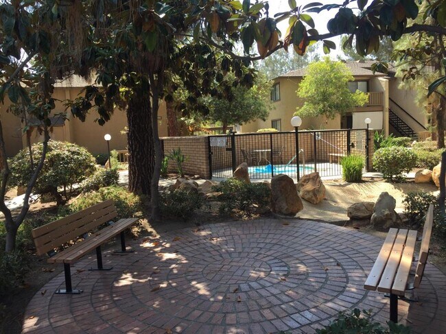 Foto del edificio - 10278 Black Mountain Rd