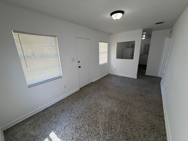 Building Photo - 2109 S Mills Ave
