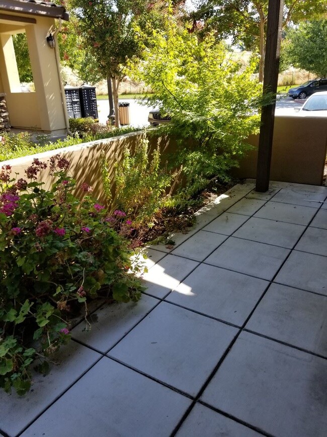 Building Photo - 2 br, 2 bath House - 400 Regatta Lane #102**