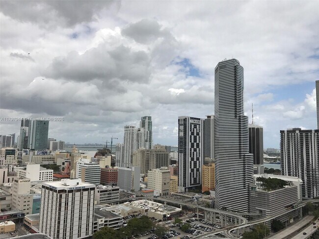 Foto del edificio - 350 S Miami Ave