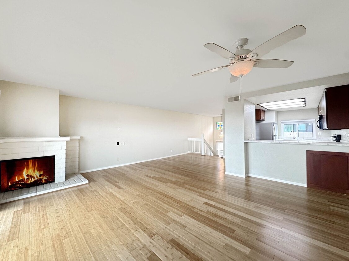 Primary Photo - Beautiful 2B 3BA Townhome w/ W/D and 2 Car...