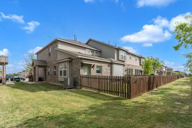 Foto del edificio - 17104 Crane Fly Dr