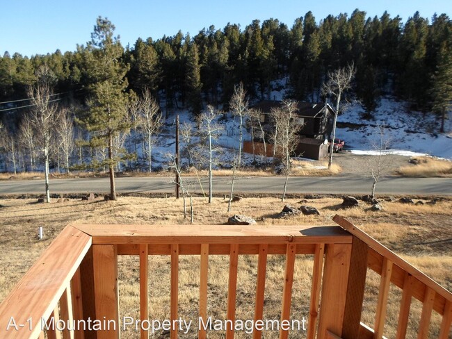 Building Photo - 4 br, 1.5 bath House - 619 N. Pine Dr.