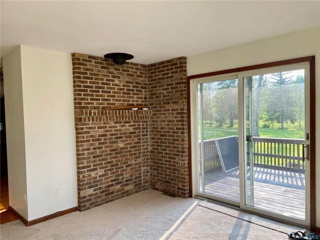Building Photo - 80 Mallory Ln